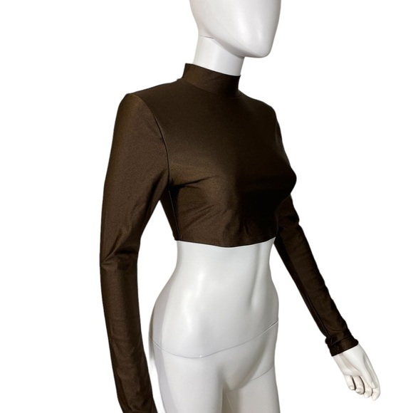 Crop Top Long Sleeve Mock Neck Stretch Top
New - Picture 3 of 6